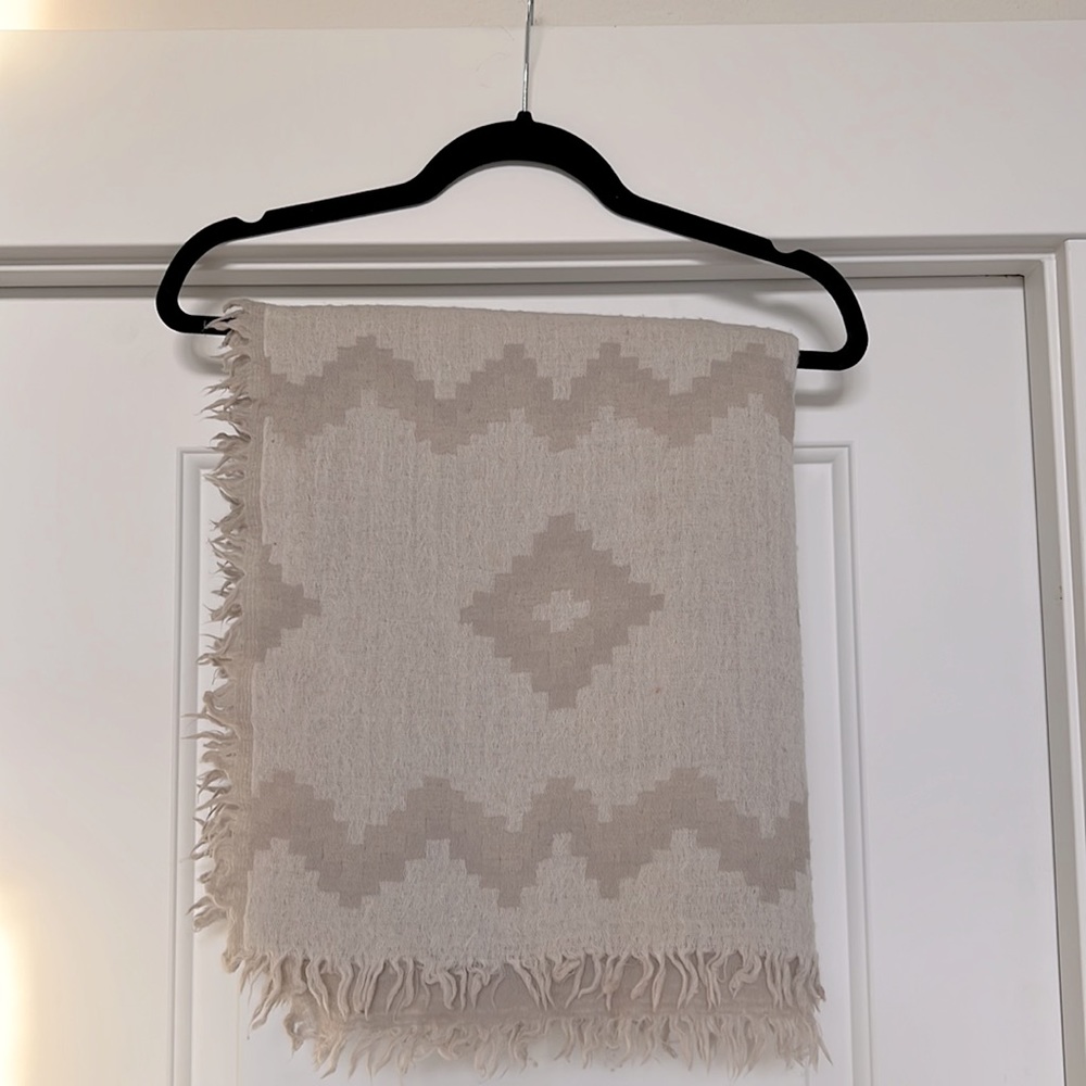 Aritzia Wilfred Diamond Mosaic Blanket Scarf